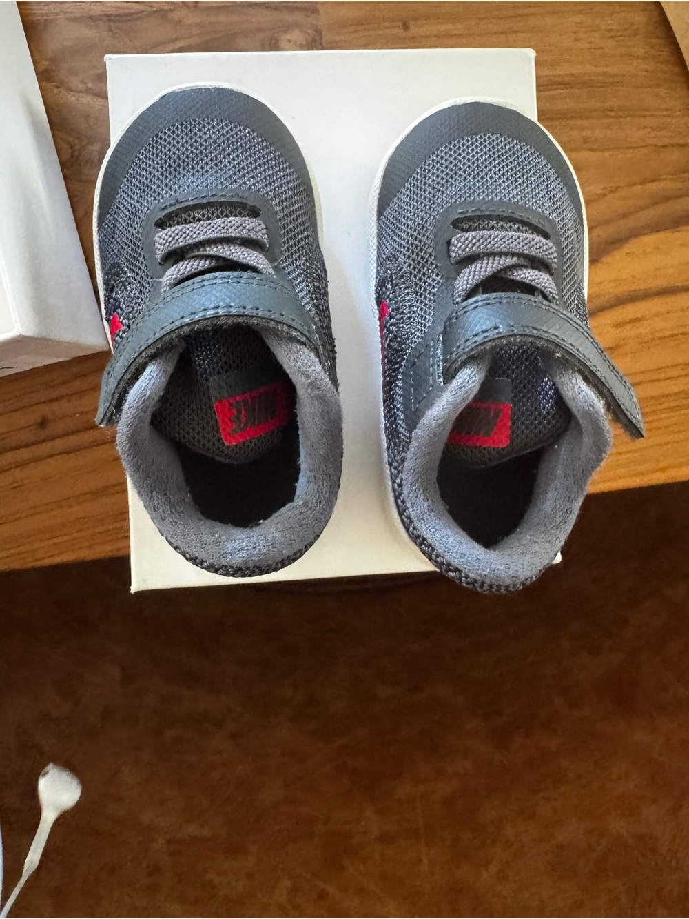 Nike Kids' Gray and red Lightweight Sneaker